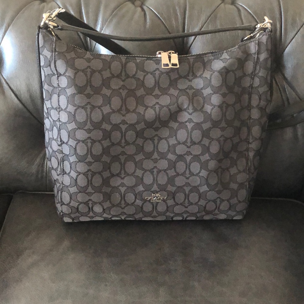 Mint condition classic Coach hobo bag